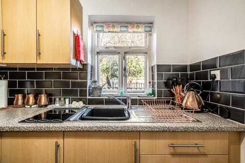 Charming character lodge in cemetery grounds House in Exeter