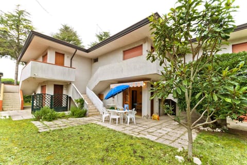 Property building, Summer, Garden
