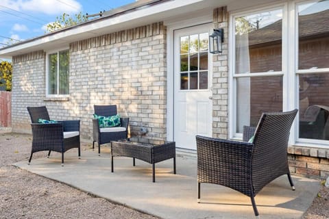 Modern & Cozy 3BR Retreat W Table tennis Sleeps 6 House in Round Rock