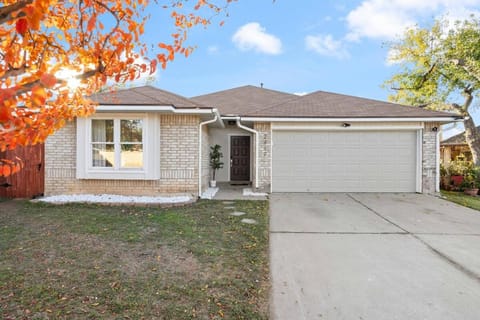 Modern & Cozy 3BR Retreat W Table tennis Sleeps 6 House in Round Rock