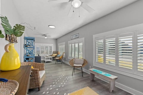 Blue Tide Hideaway - Golf Cart, Sznl Hot Tub, Pets OK, FREE Daily Activities, & More! House in Sunnyside