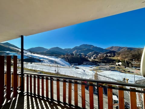 Trilocale a due passi dalle piste con balcone Apartment in Prato Nevoso