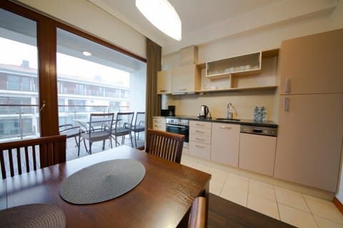 Kitchen or kitchenette, Living room, Seating area, Dining area, stove