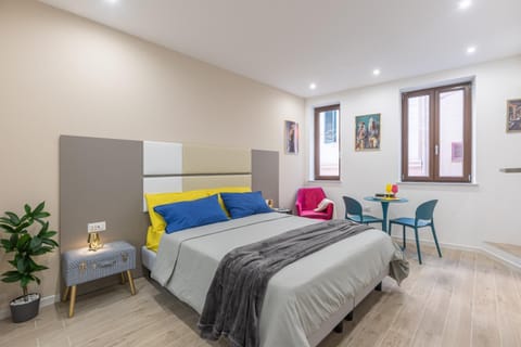 Bed, Living room, Photo of the whole room, Seating area, Bedroom