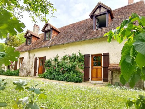 Property building, Facade/entrance, Garden, Garden, Garden view, Garden view