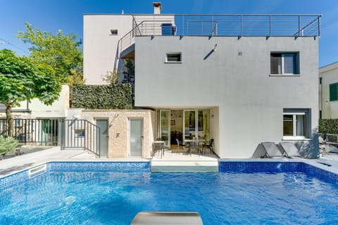 Property building, Pool view, Swimming pool