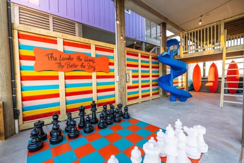 Noisywaves - Beachfront Paradise with Hot Tub, Yard, and Game Room House in Bolivar Peninsula