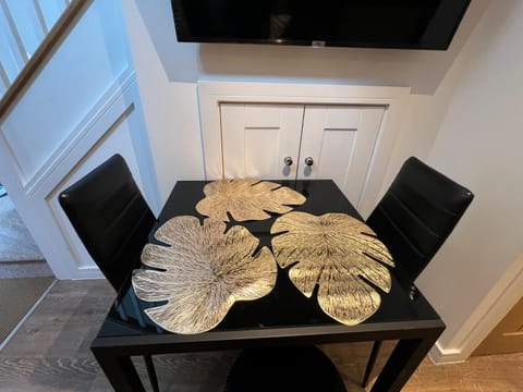 Glastonbury Sacred Vault, 1 Bedroom, Split-Level Apartment in Glastonbury