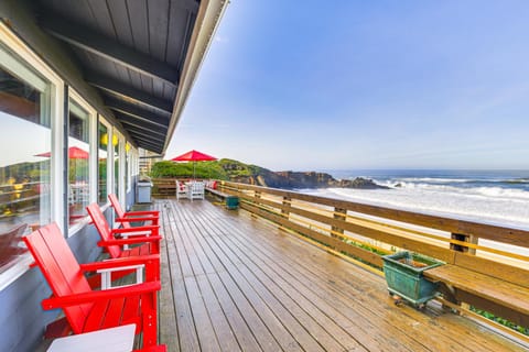 Private Beach Access Serene Escape in Depoe Bay House in Lincoln Beach