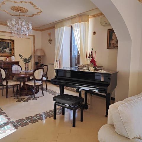 Living room, Lounge or bar