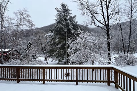 Cozy Dennis Retreat House in Plymouth