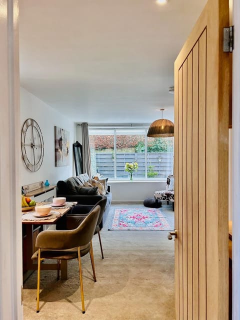 The Old Post Office - MaisonPro House in Stroud