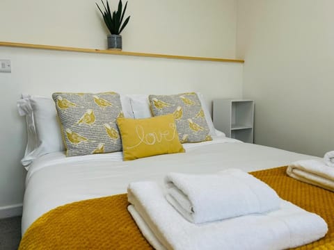 The Old Post Office - MaisonPro House in Stroud