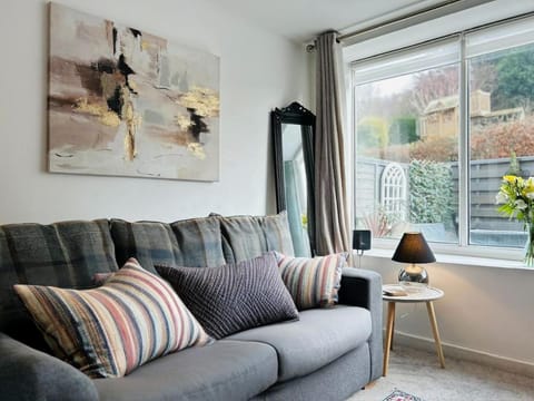 The Old Post Office - MaisonPro House in Stroud