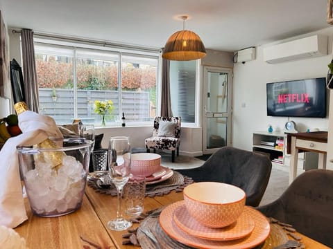 The Old Post Office - MaisonPro House in Stroud