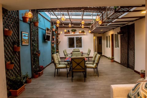 TV and multimedia, Seating area, Dining area