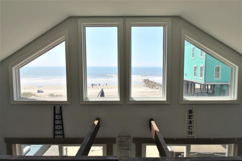 Oceanfront Nest House in James Island