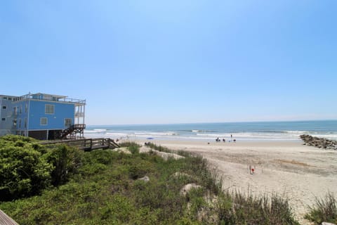 Oceanfront Nest House in James Island