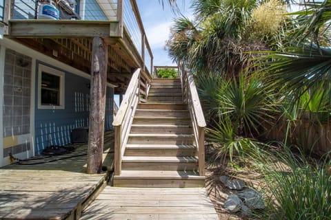 Oceanfront Nest Up Apartment in James Island