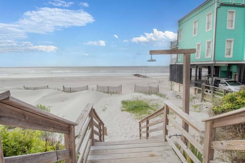 Oceanfront Nest Up Apartment in James Island
