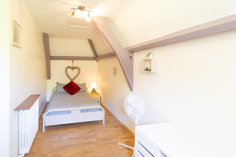 Appart 8 personnes Jardin Parkings Voitures Vélos,10min Château,40min Zoo Beauval Apartment in Blois