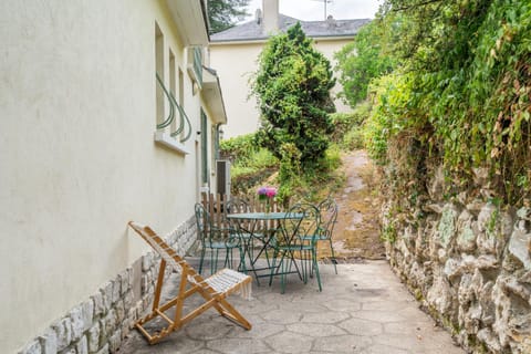 Appart 8 personnes Jardin Parkings Voitures Vélos,10min Château,40min Zoo Beauval Apartment in Blois