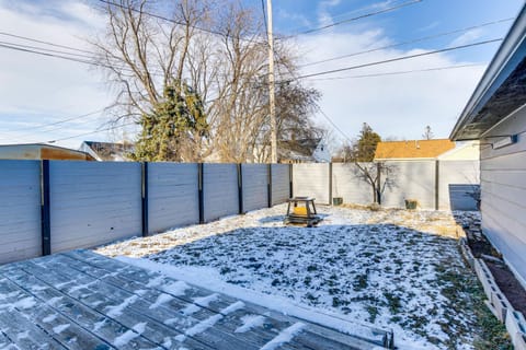 Fish, Hike and Unwind Studio 2 Mi to Lake Winnebago Apartment in Neenah