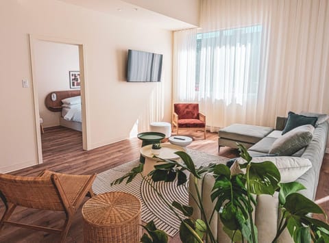 Communal lounge/ TV room, TV and multimedia, Living room, Photo of the whole room, Seating area, Bedroom