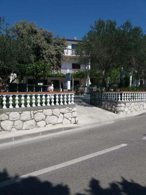 Property building, Facade/entrance, Landmark view
