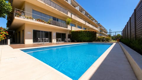 Property building, Solarium, Swimming pool, internet, sunbed