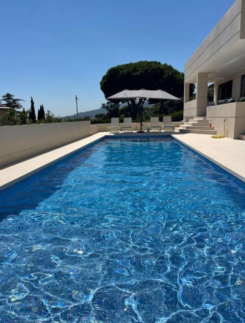 Day, Pool view, Swimming pool, sunbed