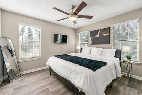 Upper Westside 2BR Free Parking & Wi-Fi Apartment in Buckhead