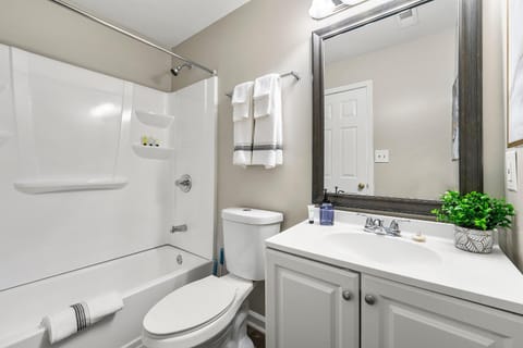 Upper Westside 2BR Free Parking & Wi-Fi Apartment in Buckhead