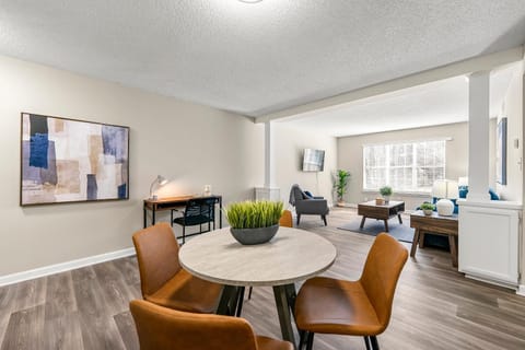 Upper Westside 2BR Free Parking & Wi-Fi Apartment in Buckhead