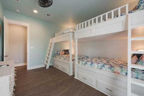 Gorgeous 5BR Sleeps 20 Great OutDoor Entertainment - Diamond in the Dunes House in Bolivar Peninsula