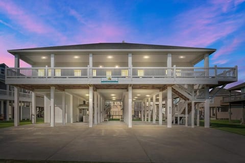 Gorgeous 5BR Sleeps 20 Great OutDoor Entertainment - Diamond in the Dunes House in Bolivar Peninsula
