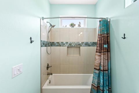 Flamingo - A Large 5BD Beachfront, Hot Tub with Indoor and Outdoor Entertainment House in Bolivar Peninsula