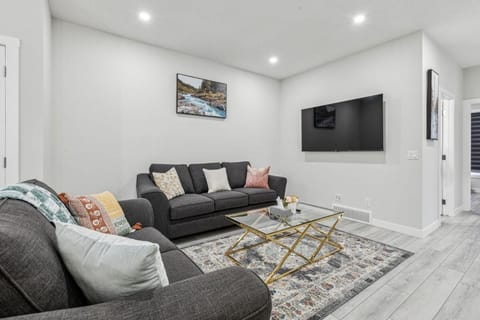 TV and multimedia, Living room, Evening entertainment
