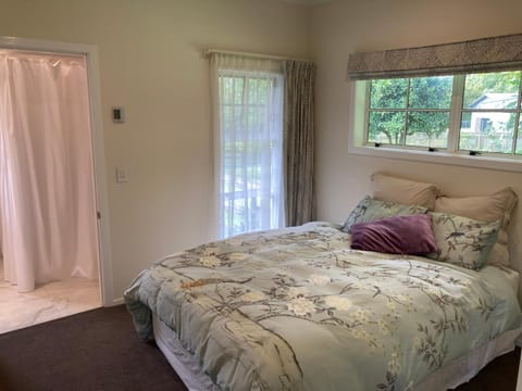 Woodhey Retreat Unit 1 Bed and Breakfast in Cambridge