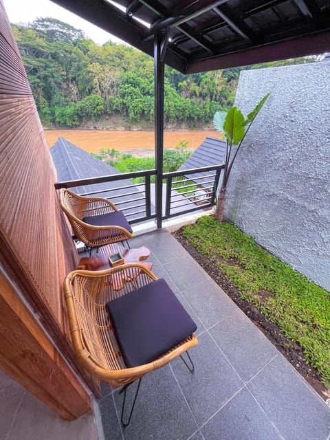 Natural landscape, View (from property/room), Balcony/Terrace, Seating area, River view