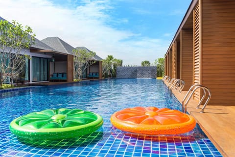 Decorative detail, Seating area, Area and facilities, Swimming pool, Swimming pool