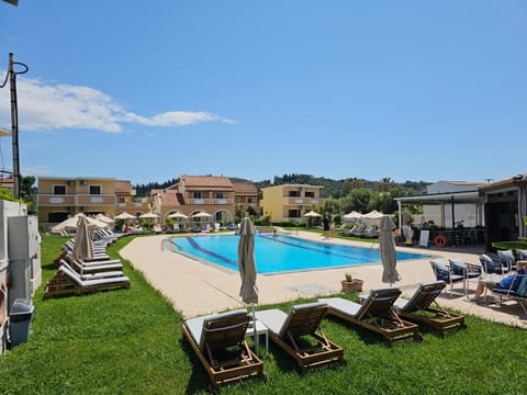 Property building, Day, Pool view, Swimming pool, sunbed