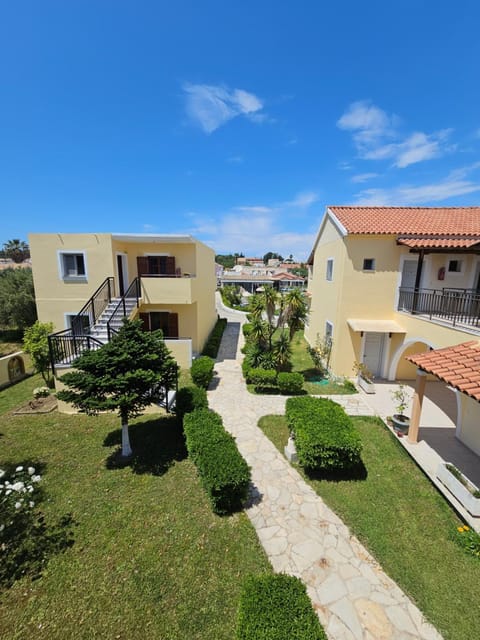 Property building, Day, Natural landscape, Garden, Garden view