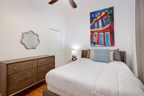 Stylish Renovated Shotgun Home Near French Quarter House in Warehouse District