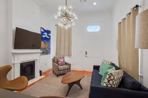 Stylish Renovated Shotgun Home Near French Quarter House in Warehouse District