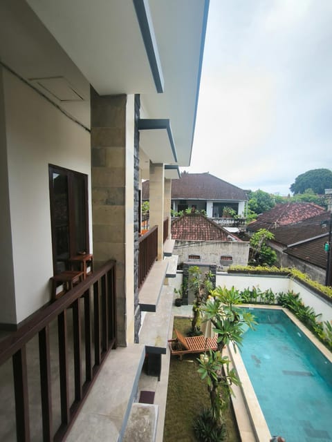 Garden view, Pool view, Swimming pool, sunbed