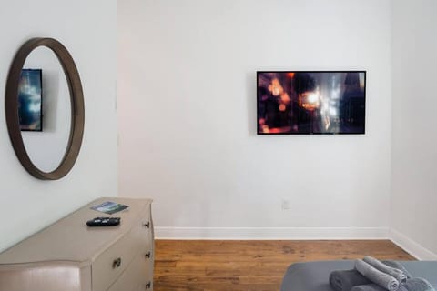 Renovated Cozy Shotgun Home - Near French Quarter House in Warehouse District