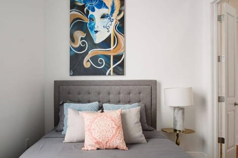 Renovated Cozy Shotgun Home - Near French Quarter House in Warehouse District