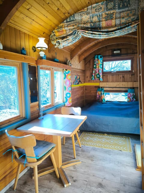 Photo of the whole room, Dining area
