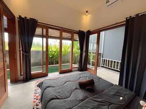 Bed, View (from property/room), View (from property/room), Balcony/Terrace, Photo of the whole room, Bedroom, Garden view, air conditioner